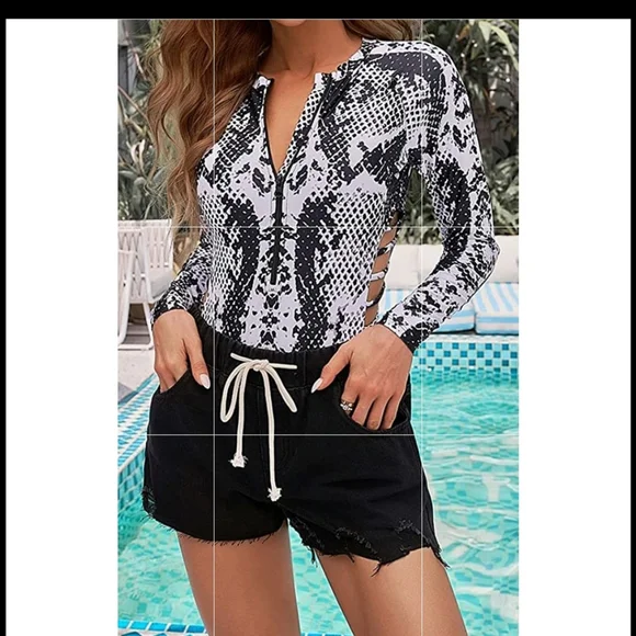 Women's Long Sleeve Snake Print Zipper Cut-Out Rash Guard Swimsuit. - Picture 2 of 11
